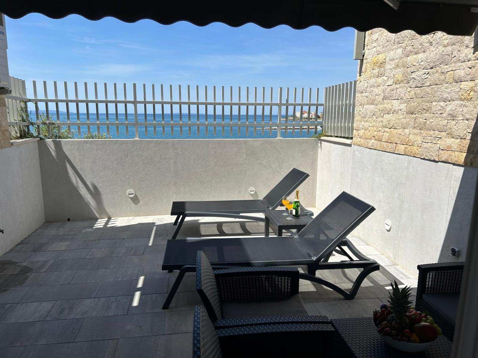 Oceanfront Apartment Povljana Luaran gambar